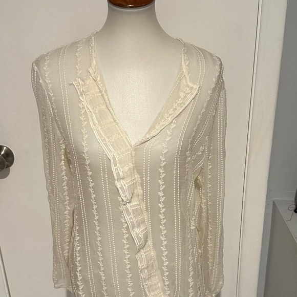 Tt Collection‎ Ivory Blouse - Size M. - Picture 2 of 13